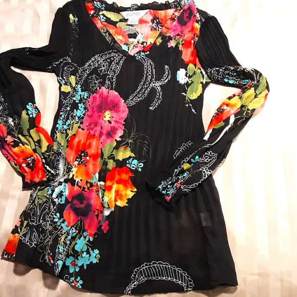 Allison Taylor Tops - Alison Taylor long sleeve tunic size small, floral